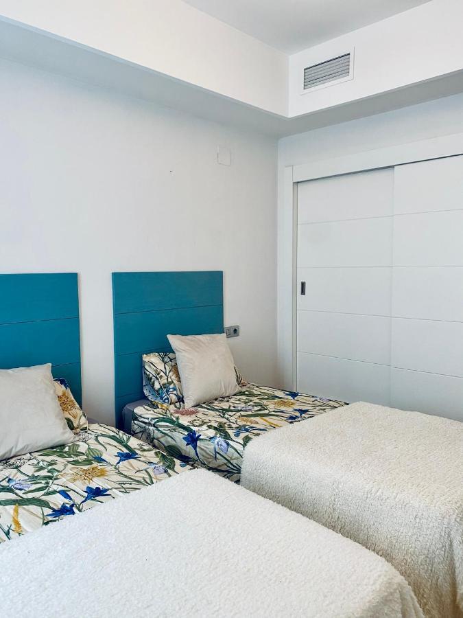 Sunshine Beach Front Complex, Wifi, Modern 카사레스 외부 사진