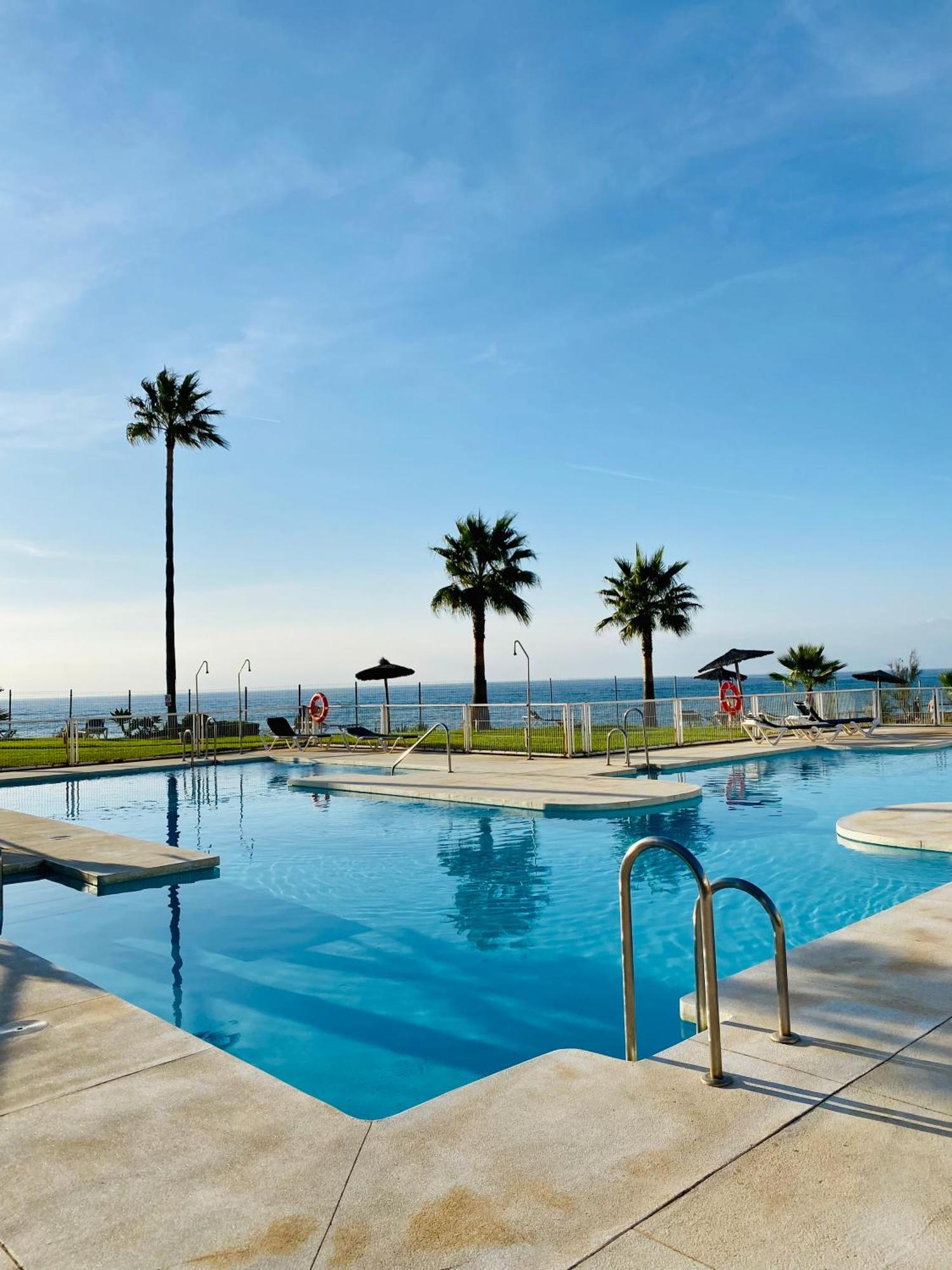 Sunshine Beach Front Complex, Wifi, Modern 카사레스 외부 사진